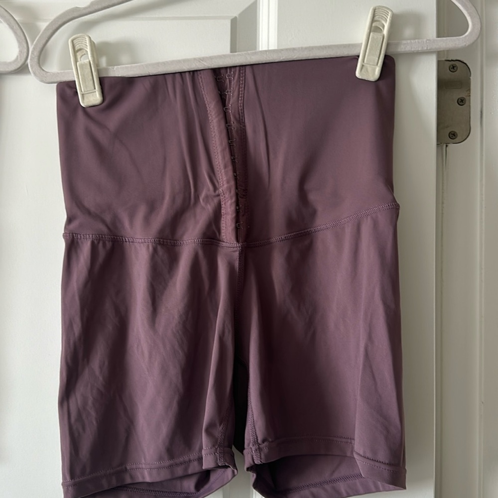2 shorts deportivos elásticos / 2 elastic sports shorts